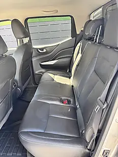 Used 2018 Nissan Navara Tekna Grey - Interior and Exterior details 11