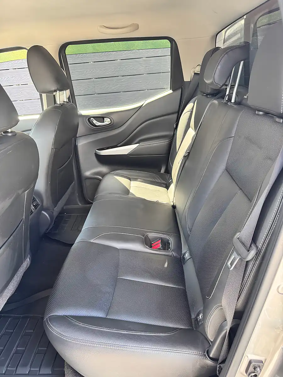 Used 2018 Nissan Navara Tekna Grey - Interior and Exterior details 11