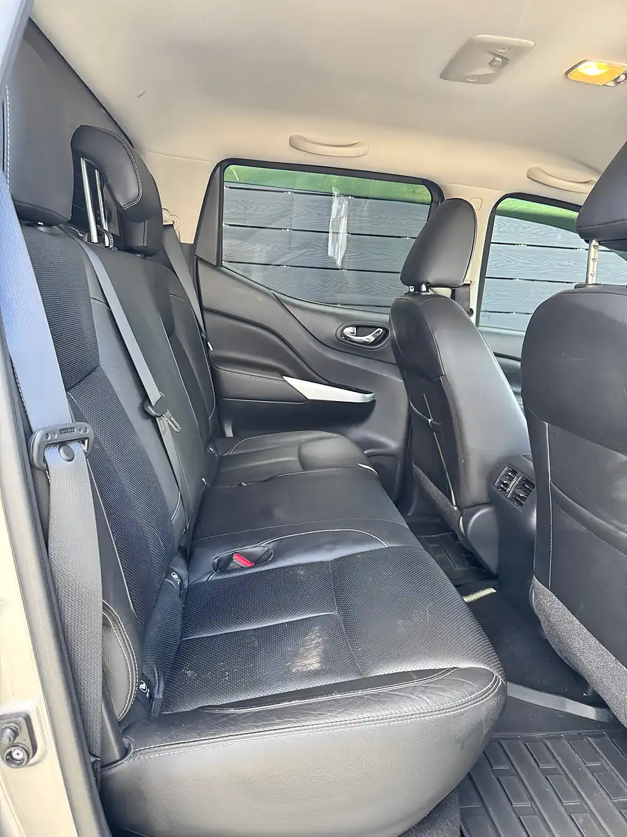 Used 2018 Nissan Navara Tekna Grey - Interior and Exterior details 12