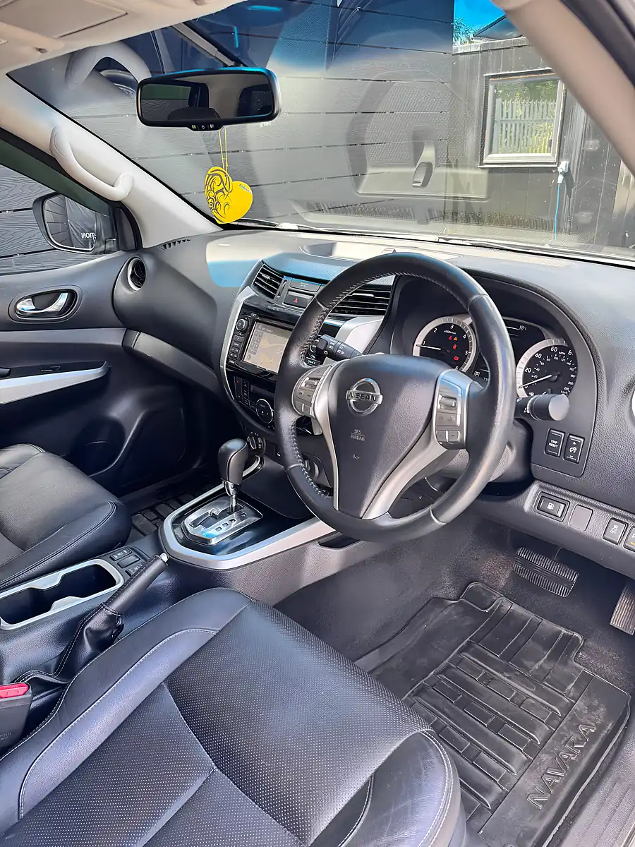 Used 2018 Nissan Navara Tekna Grey - Interior and Exterior details 13