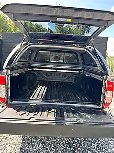 Used 2018 Nissan Navara Tekna Grey - Interior and Exterior details 17