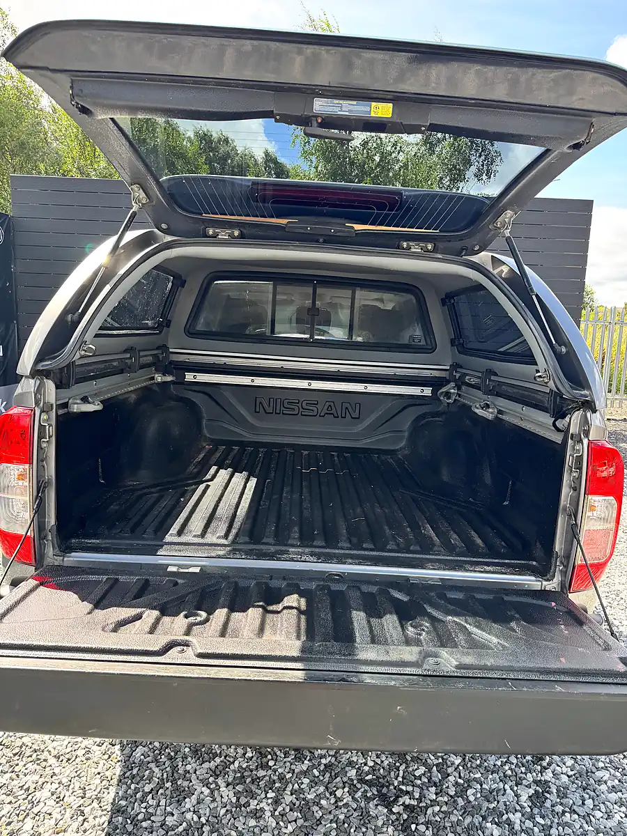 Used 2018 Nissan Navara Tekna Grey - Interior and Exterior details 17