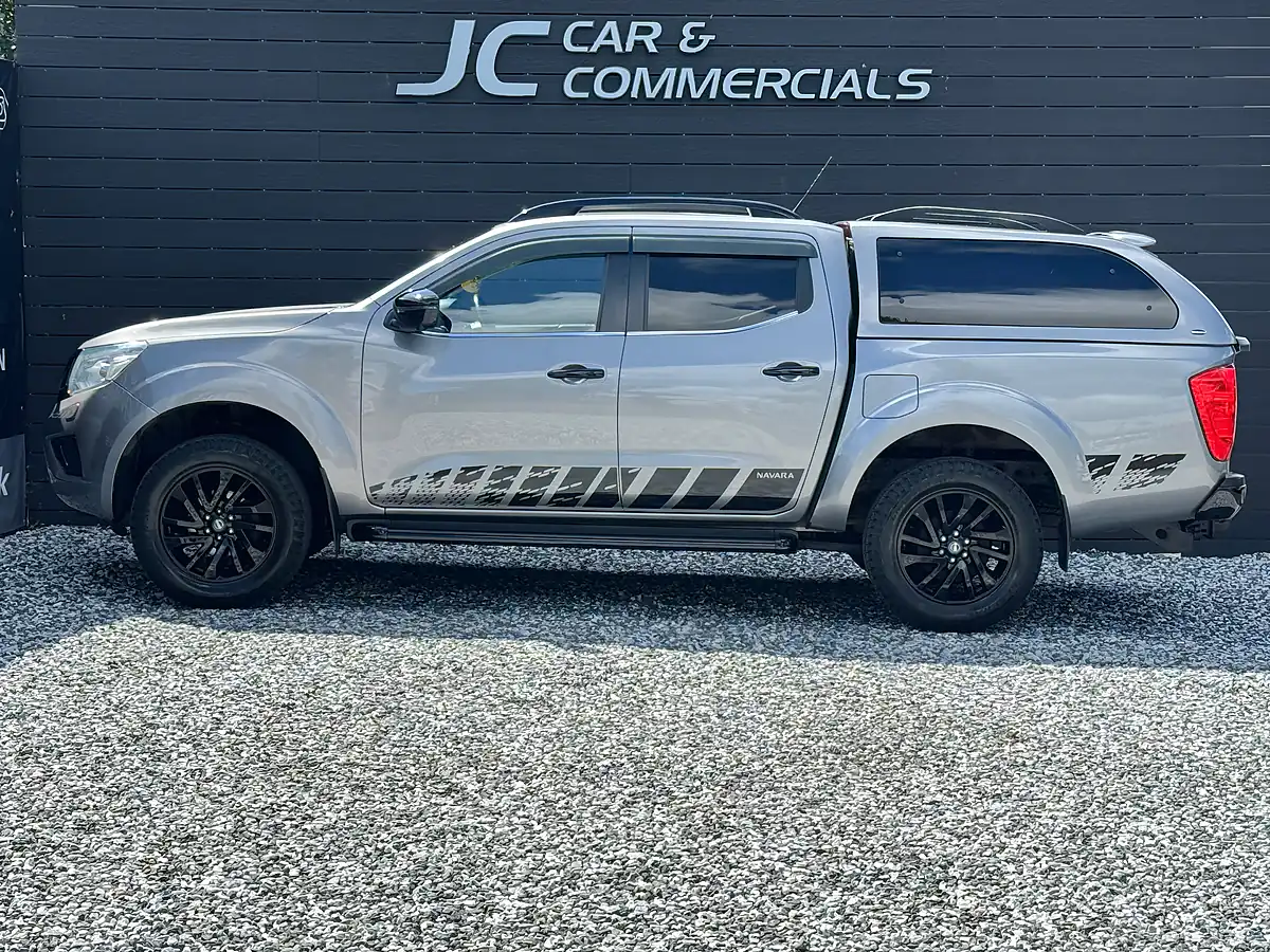 Used 2018 Nissan Navara Tekna Grey - Interior and Exterior details 6