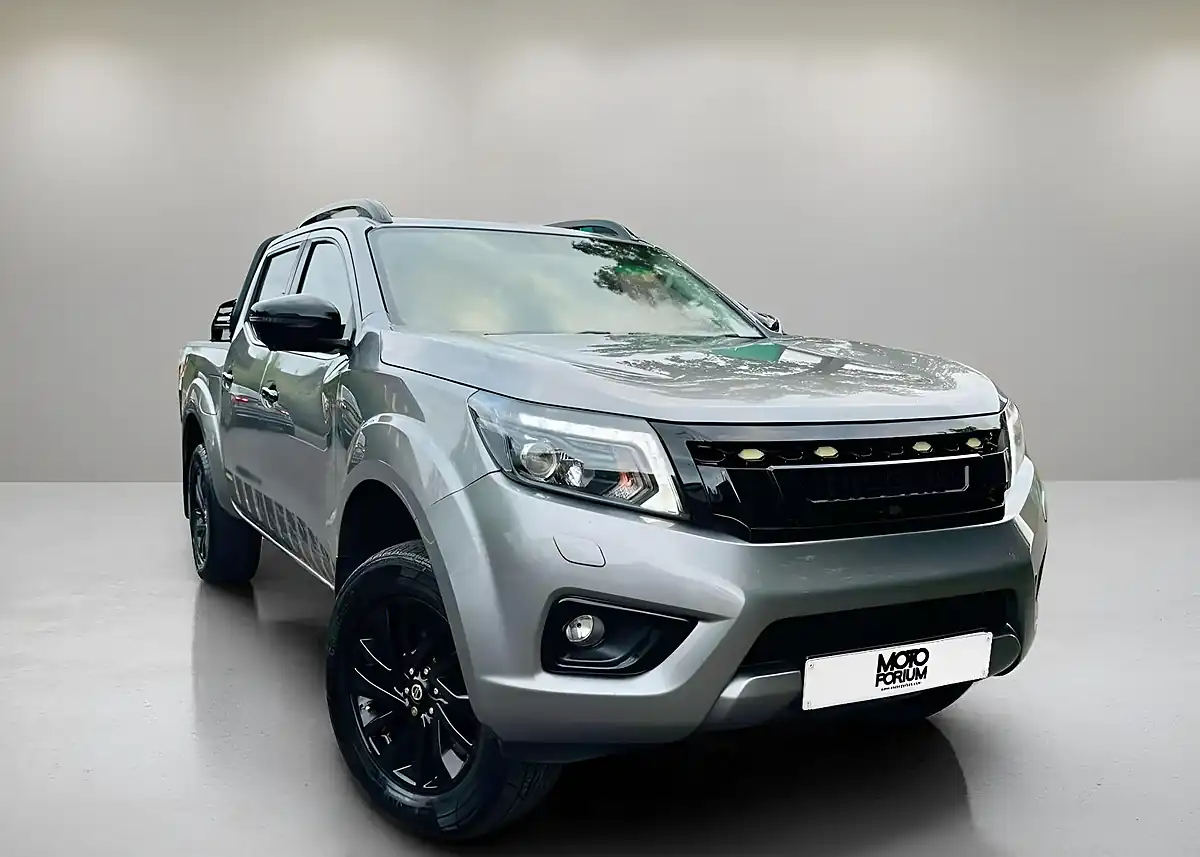 Used 2018 Nissan Navara Tekna Grey - Front View