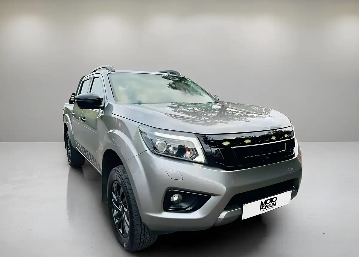 Used 2018 Nissan Navara Tekna Grey - Interior and Exterior details 10