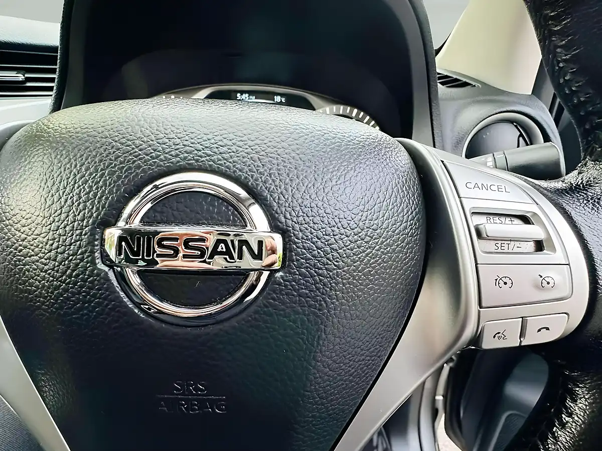 Used 2018 Nissan Navara Tekna Grey - Interior and Exterior details 12
