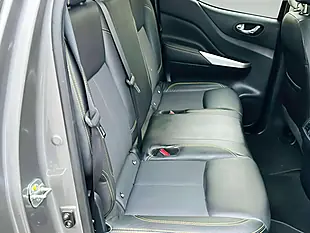Used 2018 Nissan Navara Tekna Grey - Interior and Exterior details 14