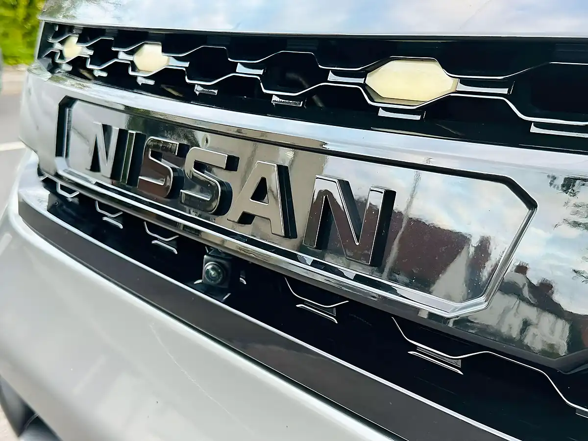 Used 2018 Nissan Navara Tekna Grey - Interior and Exterior details 17
