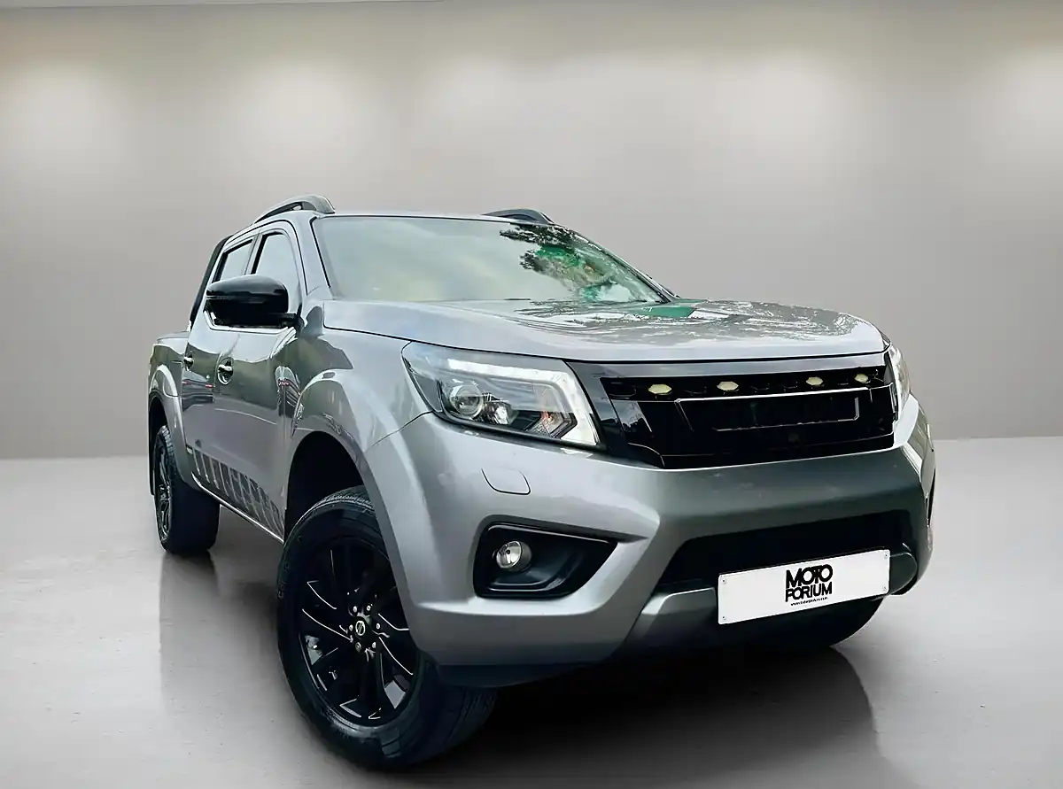 Used 2018 Nissan Navara Tekna Grey - Interior and Exterior details 19