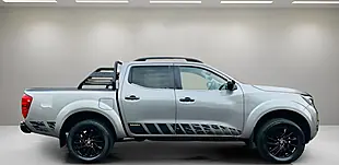 Used 2018 Nissan Navara Tekna Grey - Interior and Exterior details 4