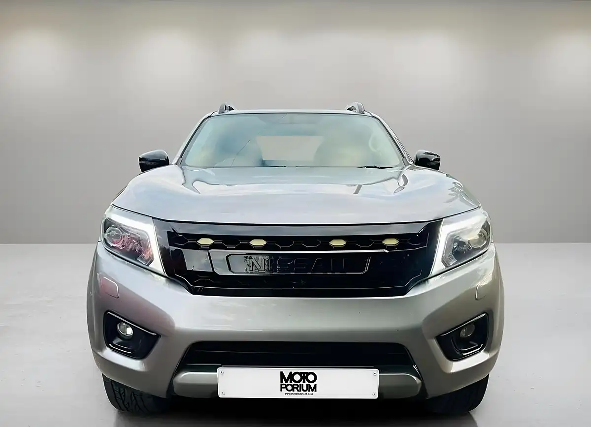Used 2018 Nissan Navara Tekna Grey - Interior and Exterior details 5