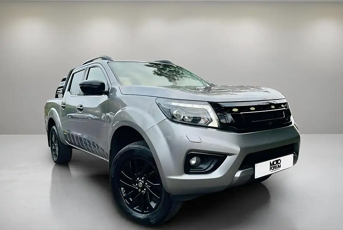 Used 2018 Nissan Navara Tekna Grey - Interior and Exterior details 6