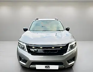 Used 2018 Nissan Navara Tekna Grey - Interior and Exterior details 9