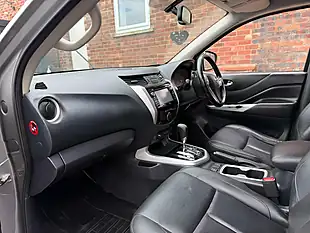 Used 2018 Nissan Navara Tekna Grey - Interior and Exterior details 10