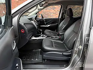 Used 2018 Nissan Navara Tekna Grey - Interior and Exterior details 11