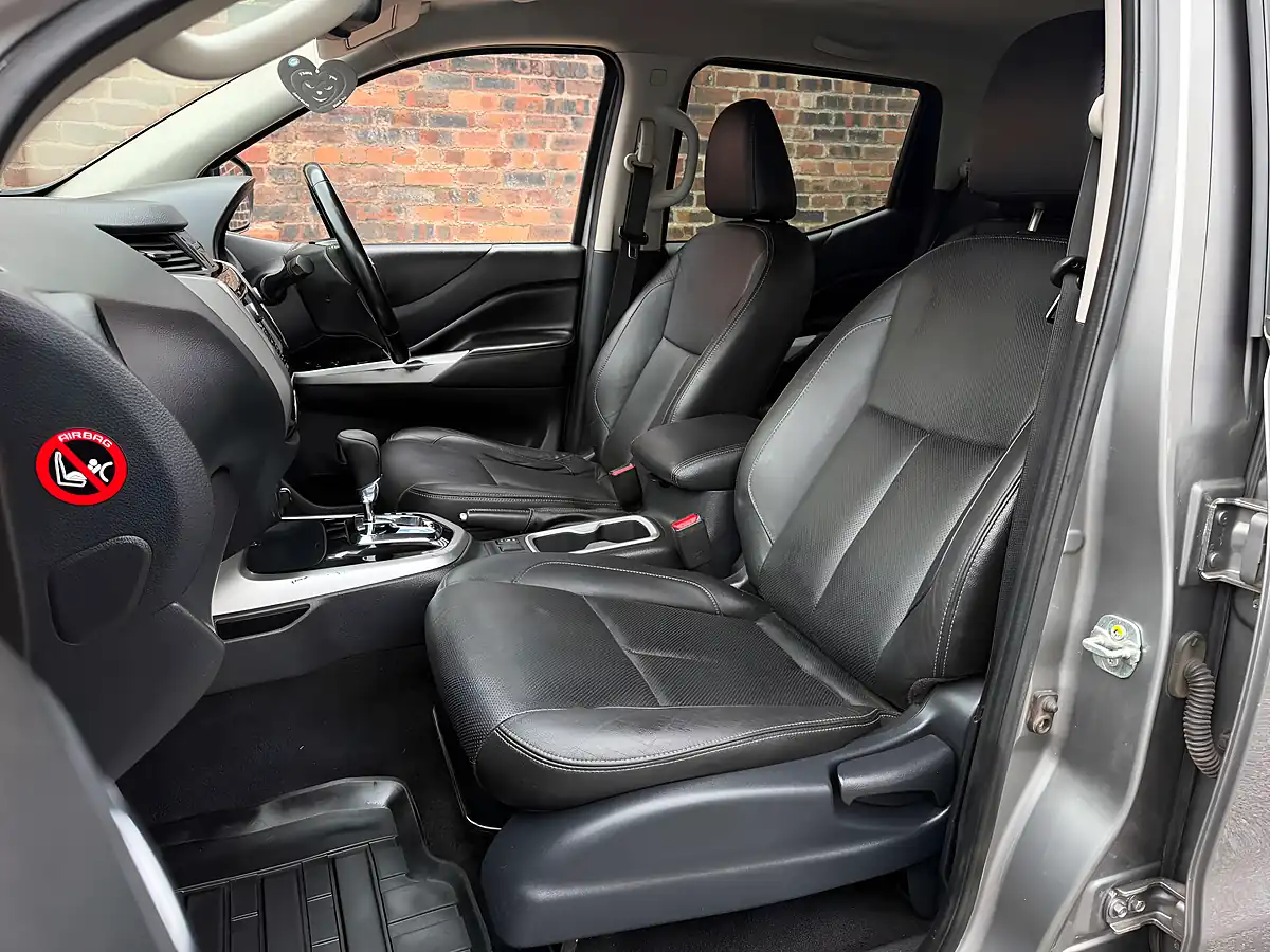 Used 2018 Nissan Navara Tekna Grey - Interior and Exterior details 12