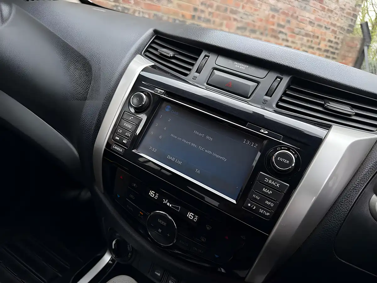 Used 2018 Nissan Navara Tekna Grey - Interior and Exterior details 17