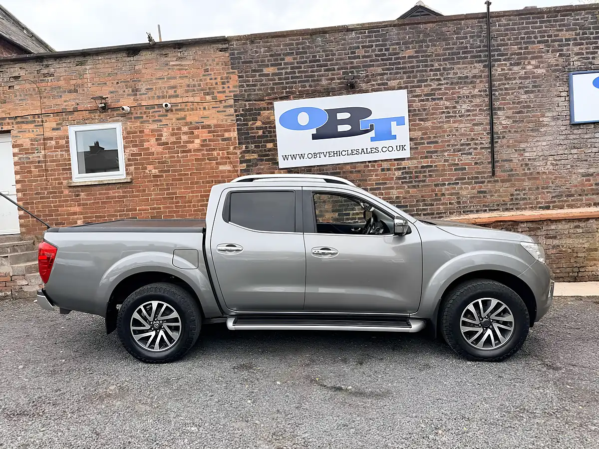 Used 2018 Nissan Navara Tekna Grey - Interior and Exterior details 2