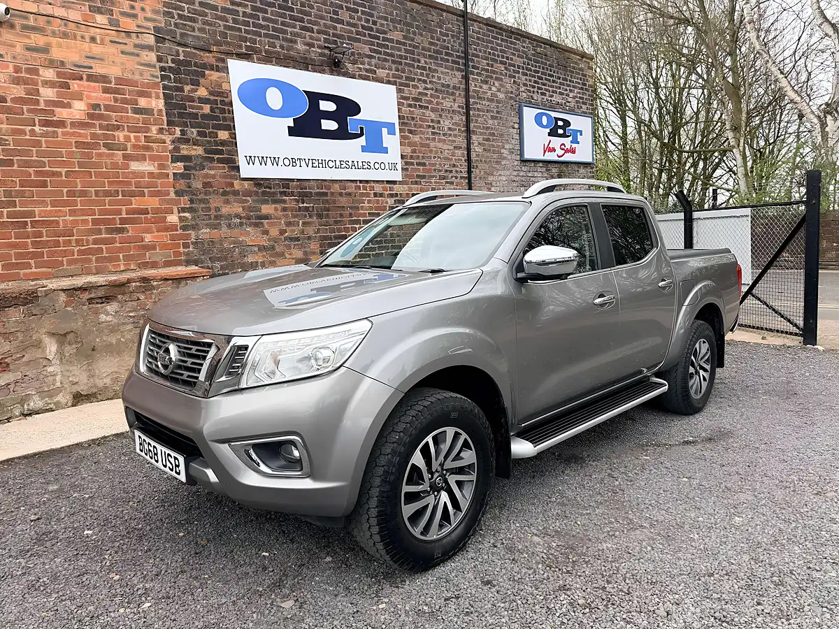 Used 2018 Nissan Navara Tekna Grey - Interior and Exterior details 4