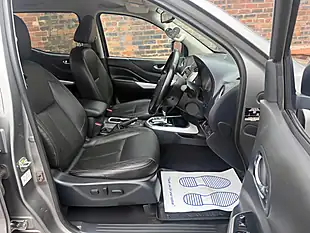 Used 2018 Nissan Navara Tekna Grey - Interior and Exterior details 7