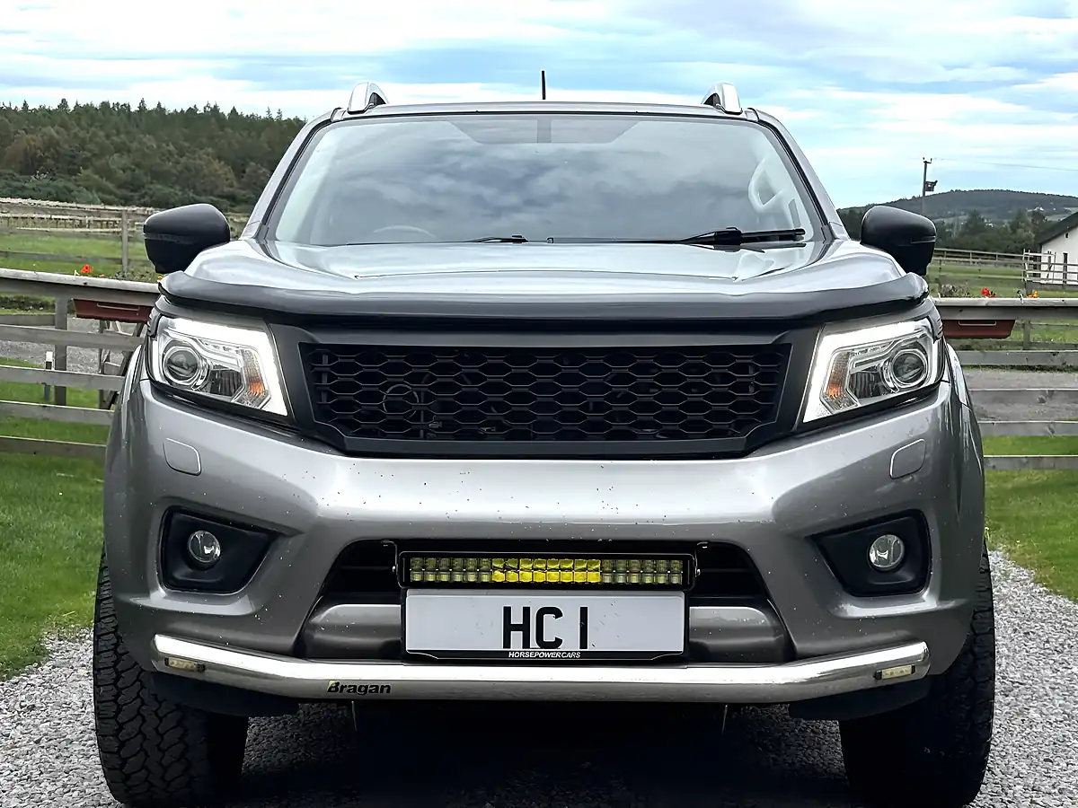 Used 2018 Nissan Navara Tekna Grey - Interior and Exterior details 7