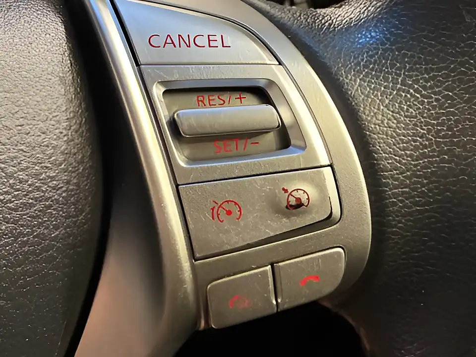 Used 2018 Nissan Navara Tekna White - Interior and Exterior details 13
