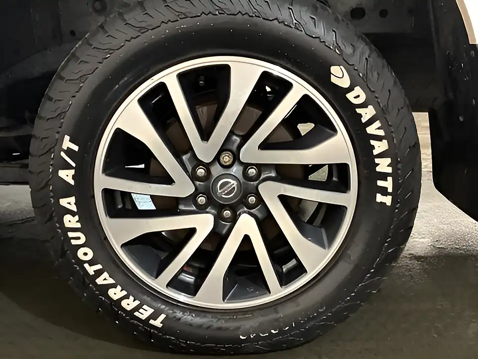 Used 2018 Nissan Navara Tekna White - Interior and Exterior details 14