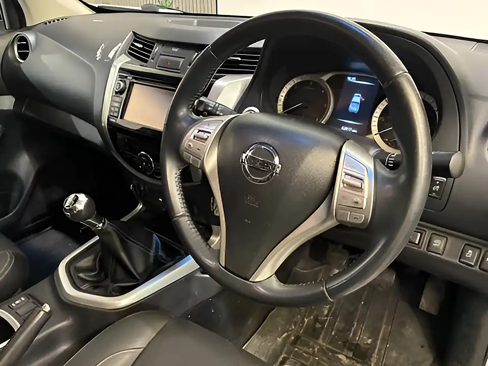 Used 2018 Nissan Navara Tekna White - Interior and Exterior details 3
