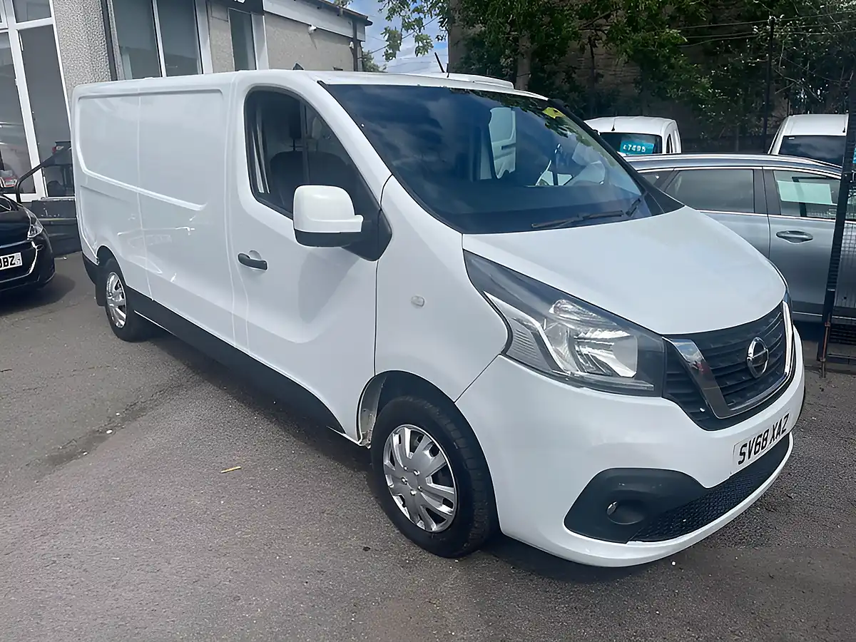 Used 2018 Nissan NV300 Acenta White - Interior and Exterior details 15