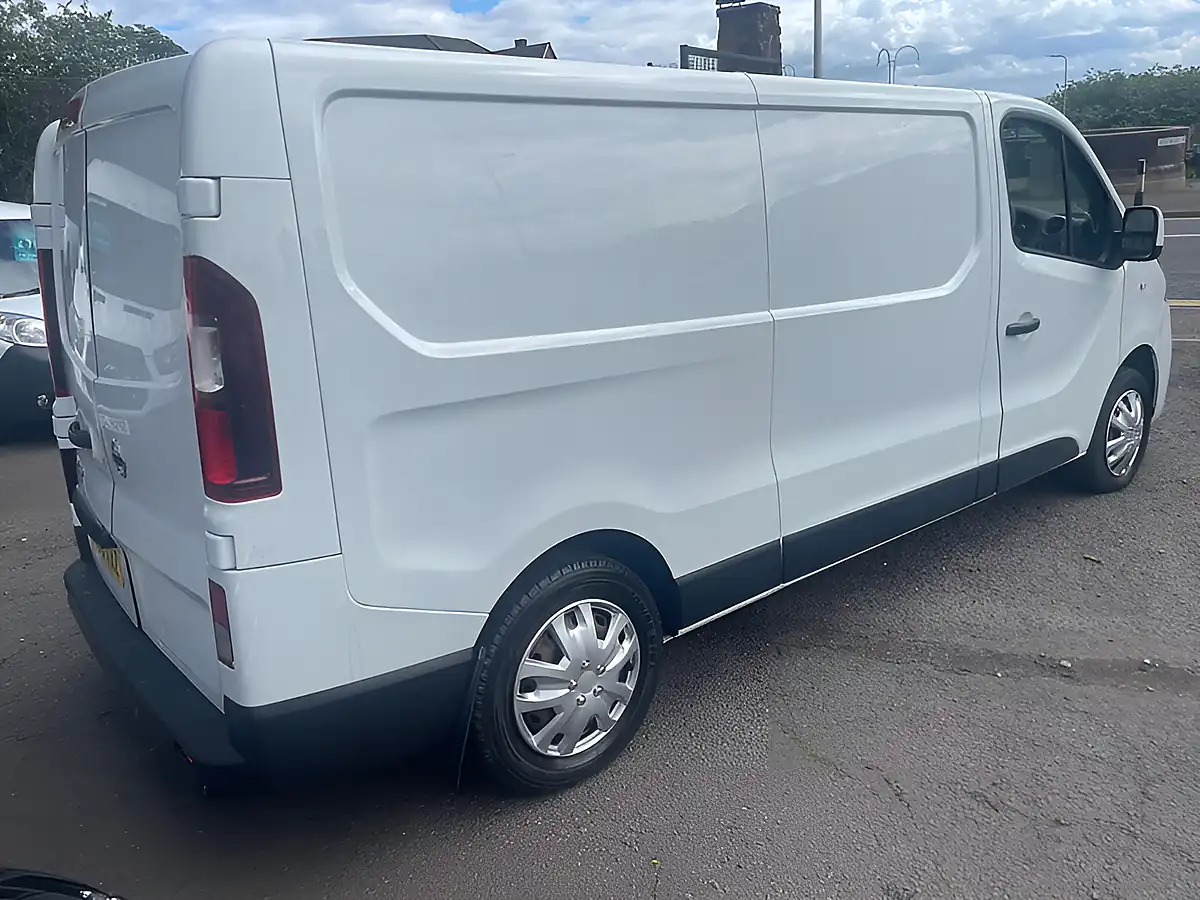 Used 2018 Nissan NV300 Acenta White - Interior and Exterior details 18