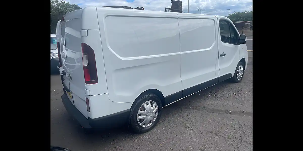 Used 2018 Nissan NV300 Acenta White - Interior and Exterior details 4