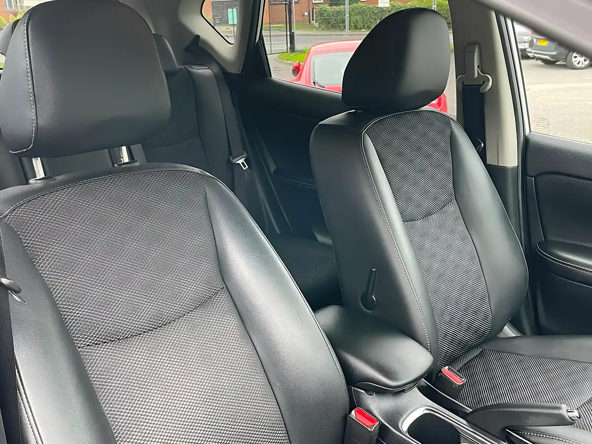 Used 2018 Nissan Pulsar N-Connecta Starburst Silver - Interior and Exterior details 13