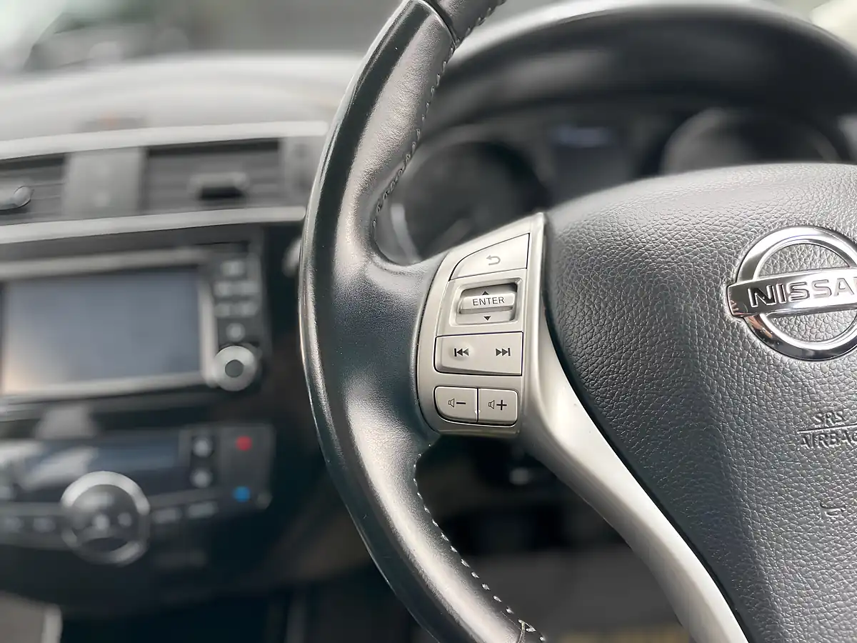 Used 2018 Nissan Pulsar N-Connecta Starburst Silver - Interior and Exterior details 14