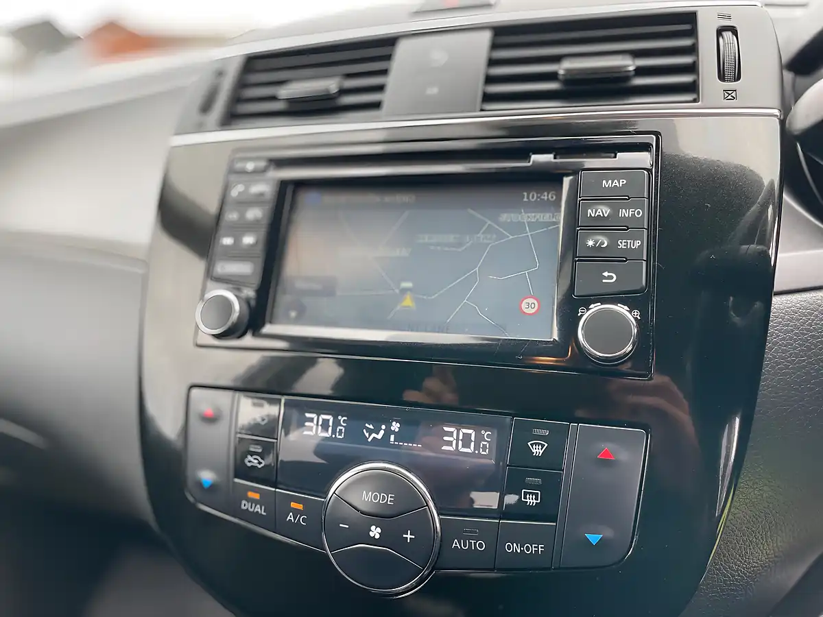 Used 2018 Nissan Pulsar N-Connecta Starburst Silver - Interior and Exterior details 15
