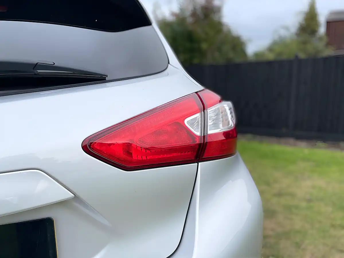 Used 2018 Nissan Pulsar N-Connecta Starburst Silver - Interior and Exterior details 17
