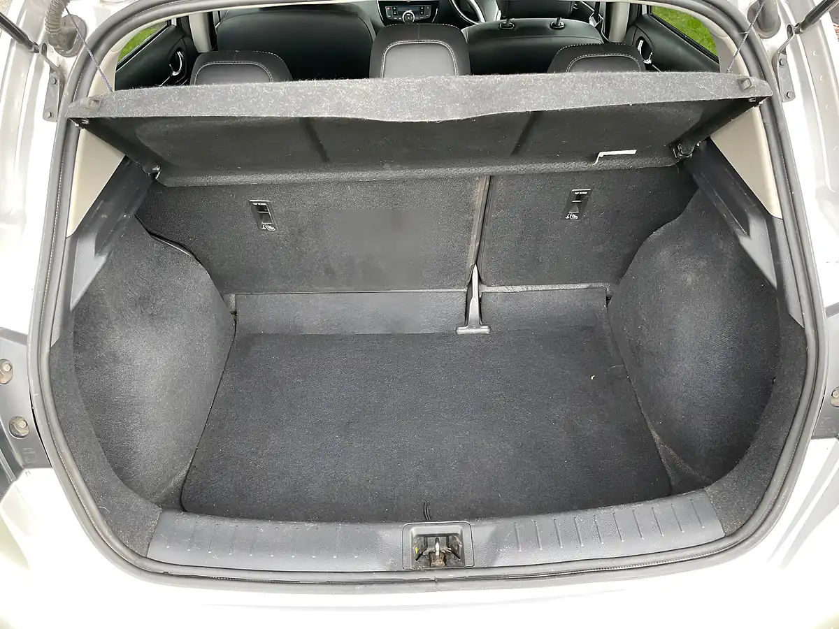 Used 2018 Nissan Pulsar N-Connecta Starburst Silver - Interior and Exterior details 20