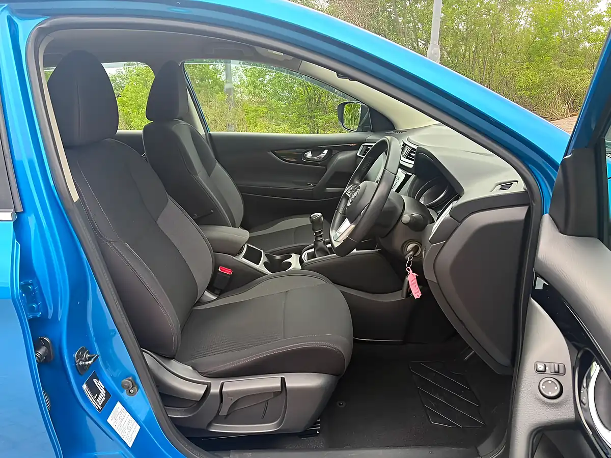 Used 2018 Nissan Qashqai Acenta Blue - Interior and Exterior details 10
