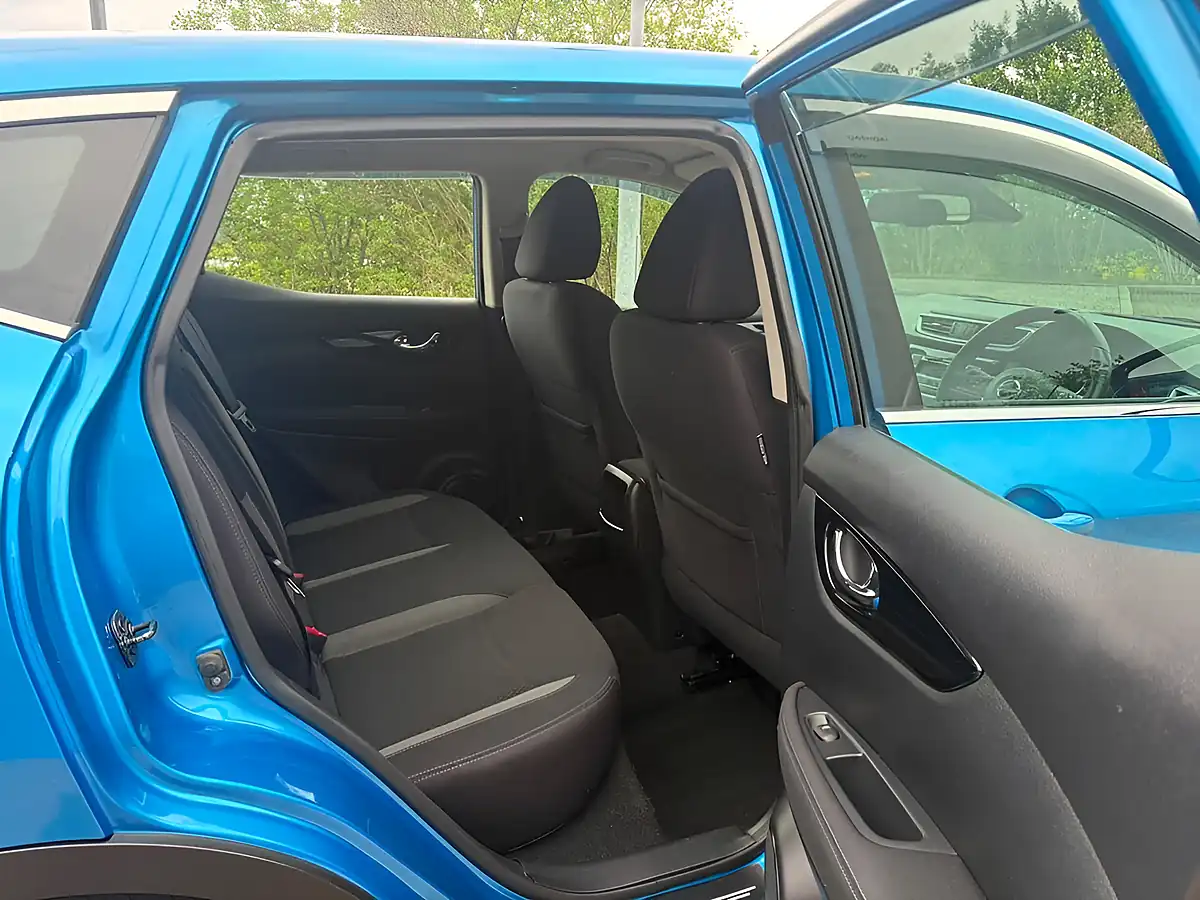 Used 2018 Nissan Qashqai Acenta Blue - Interior and Exterior details 15