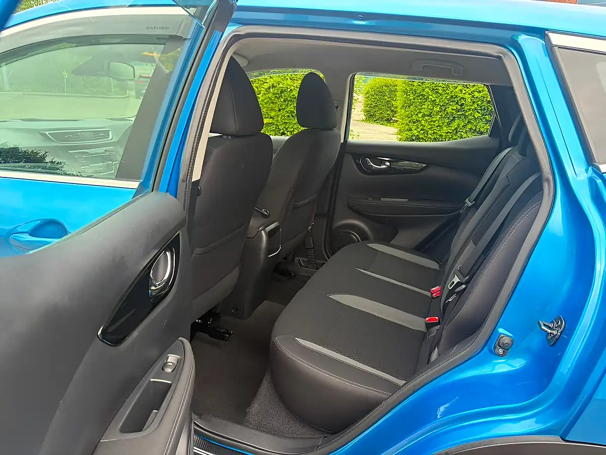 Used 2018 Nissan Qashqai Acenta Blue - Interior and Exterior details 16