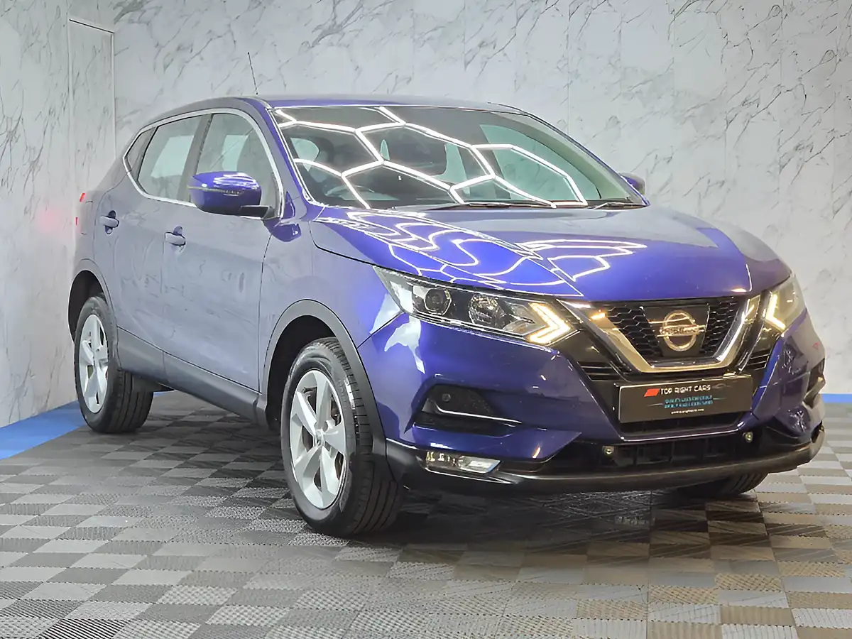 Used 2018 Nissan Qashqai Acenta Blue - Front View