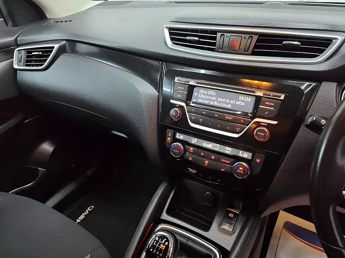 Used 2018 Nissan Qashqai Acenta Blue - Interior and Exterior details 14