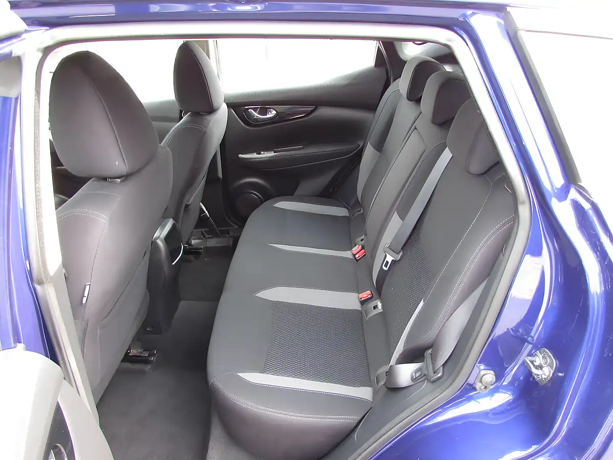 Used 2018 Nissan Qashqai Acenta Blue - Interior and Exterior details 10