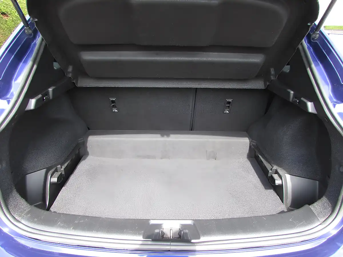 Used 2018 Nissan Qashqai Acenta Blue - Interior and Exterior details 11