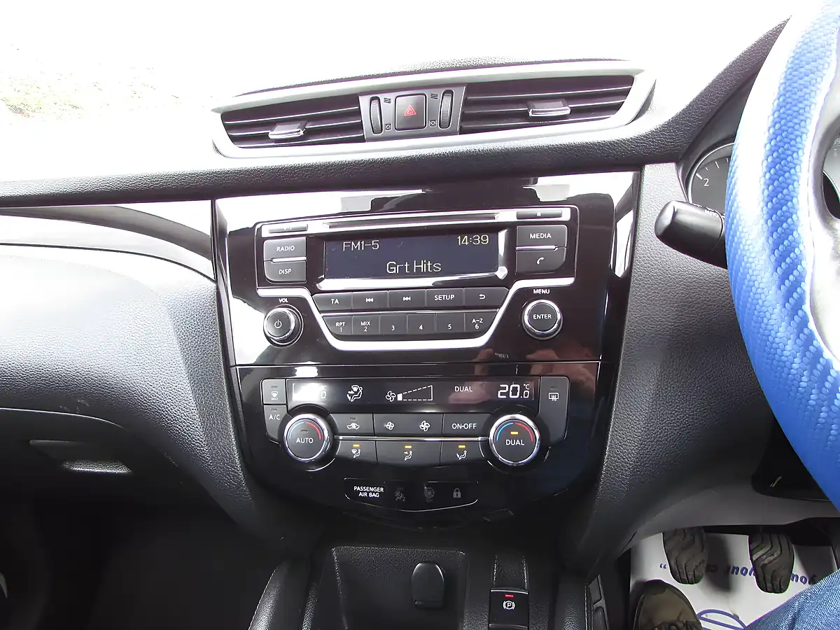Used 2018 Nissan Qashqai Acenta Blue - Interior and Exterior details 13