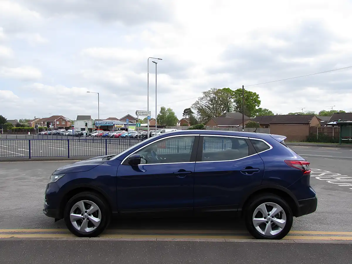 Used 2018 Nissan Qashqai Acenta Blue - Interior and Exterior details 4