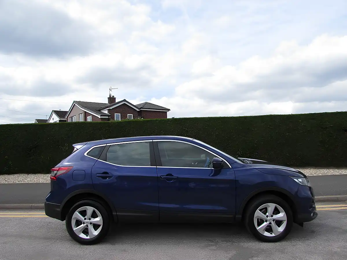 Used 2018 Nissan Qashqai Acenta Blue - Interior and Exterior details 8