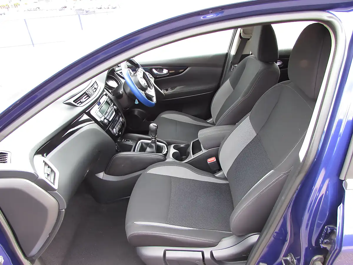 Used 2018 Nissan Qashqai Acenta Blue - Interior and Exterior details 9
