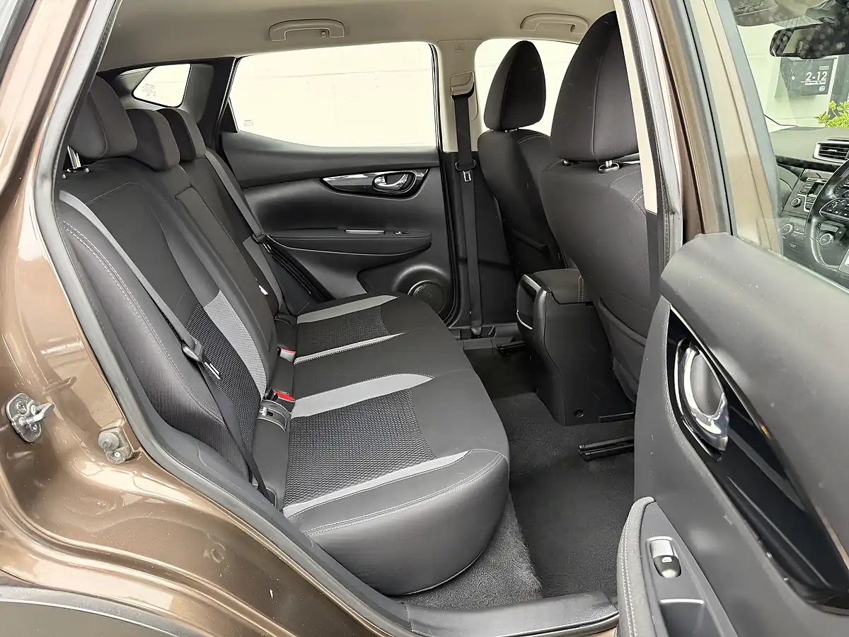 Used 2018 Nissan Qashqai Acenta Bronze - Interior and Exterior details 11