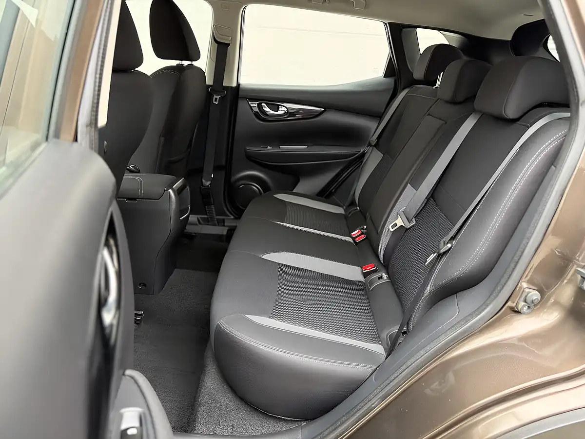 Used 2018 Nissan Qashqai Acenta Bronze - Interior and Exterior details 12