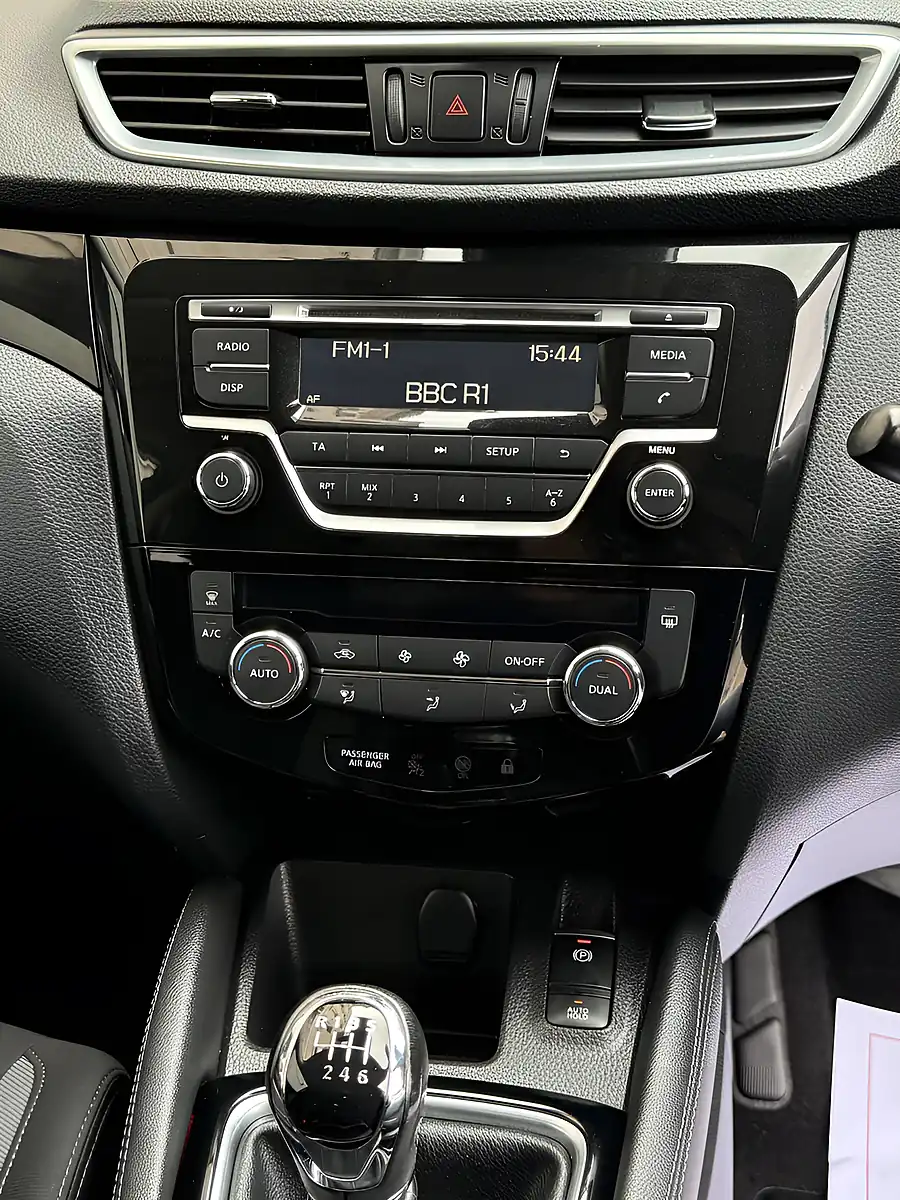 Used 2018 Nissan Qashqai Acenta Bronze - Interior and Exterior details 13